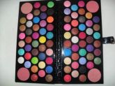 ESTOJO MACRILAN 84 SOMBRAS 3D E  BLUSHES. A