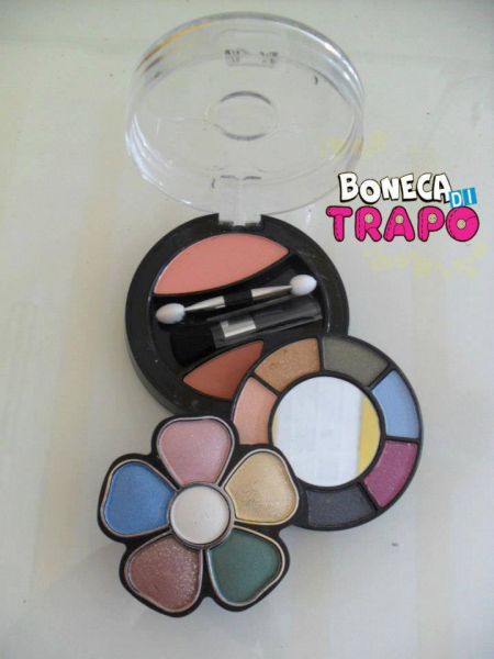 ESTOJO RUBY ROSE 12 SOMBRAS E 2 BLUSHES