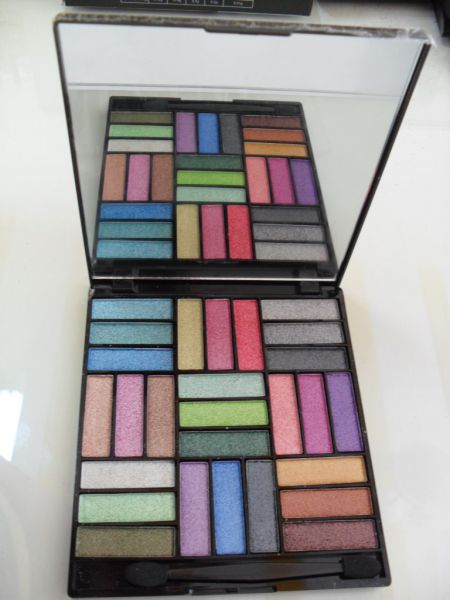 PALETA JASMYNE 27 SOMBRAS 3D