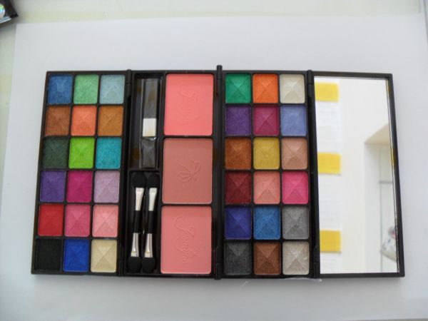 ESTOJO JASMYNE 36 SOMBRAS 3D, 3 BLUSHES A